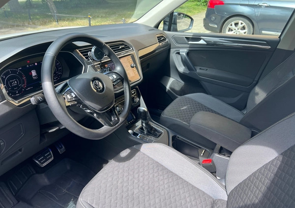 Volkswagen Tiguan cena 103700 przebieg: 89227, rok produkcji 2018 z Warszawa małe 92